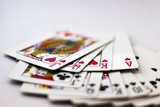 Texas Hold'em Bonus table on mog77 showing dealer cards, community cards, and player position